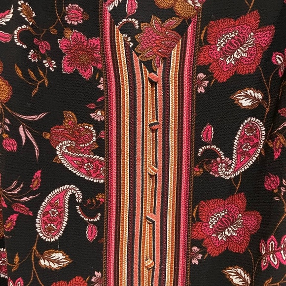Zac & Rachel black floral print button down blouse.  Size XL - Picture 2 of 5